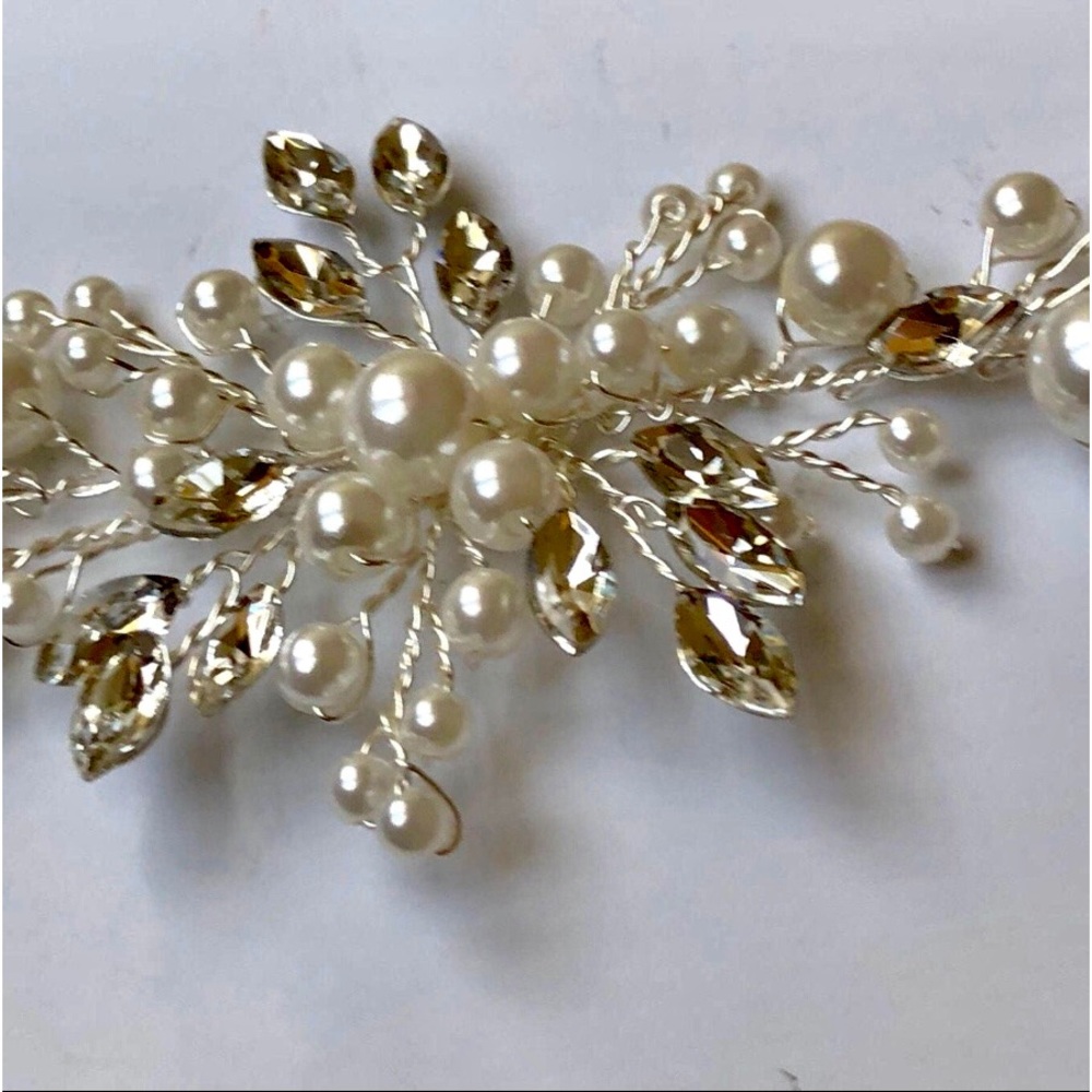 NWT Small Freshwater Pearl and Crystals Bracelet